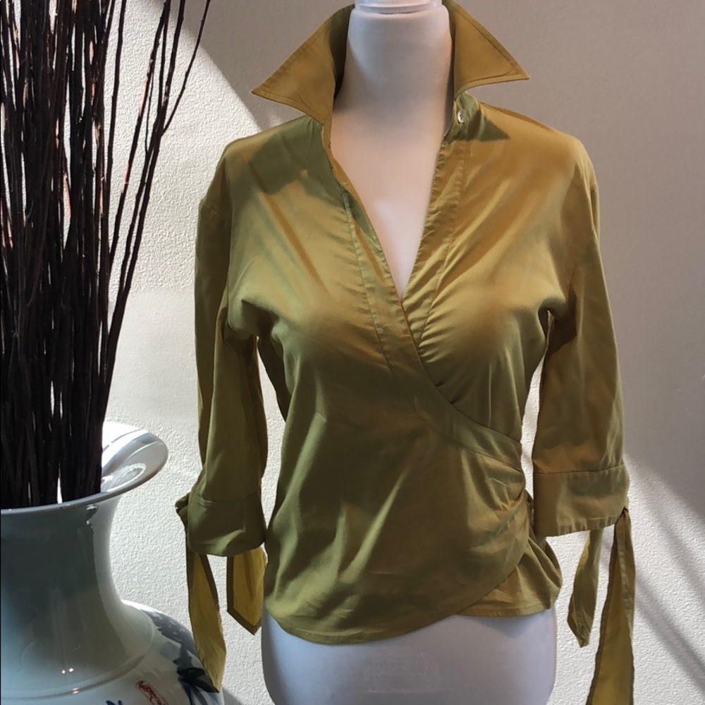 BCBG MaxAzria chartreuse top in XS